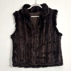 Faux fur collared zip vest M
